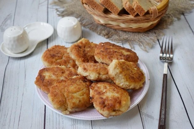 Соковиті котлети із фаршу класичні на сковороді