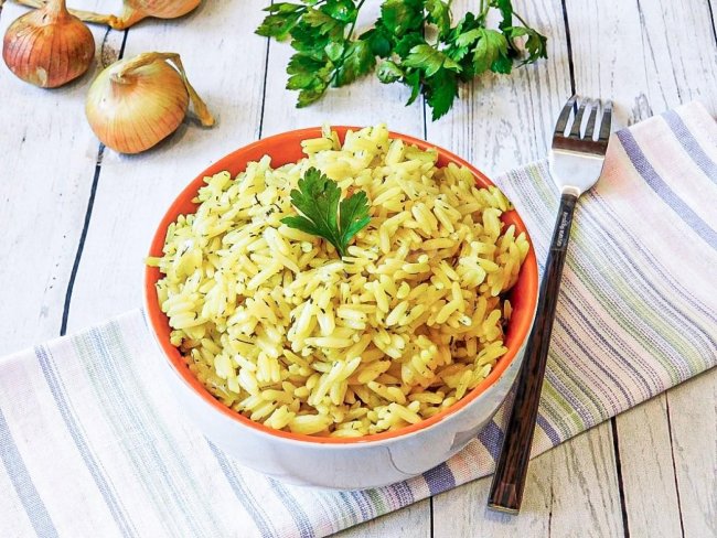 Рис на сковороді розсипчастий