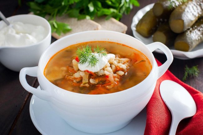Розсольник класичний з перловкою та солоними огірками