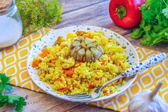 Розсипчастий плов із куркою в мультиварці