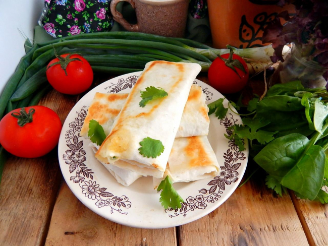 Лаваш на сковороді із сиром