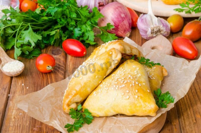 Самса з куркою з листкового тіста