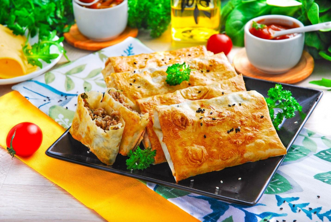 Лаваш із фаршем і сиром у духовці