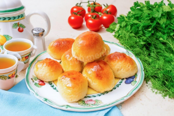 Пиріжки з капустою та м'ясом у духовці
