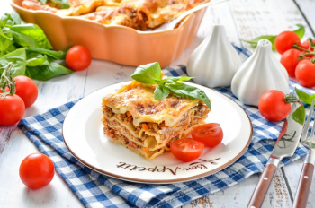 Класична лазанья з м'ясним фаршем у духовці
