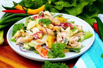 Салат зі смаженою куркою